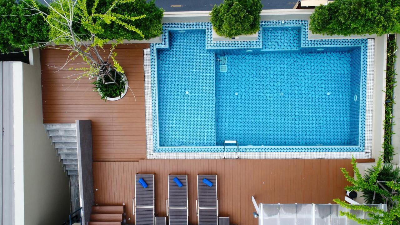 Ramada By Wyndham Bangkok Ten Ekamai Residences Екстериор снимка