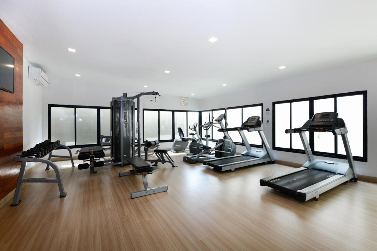 Ramada By Wyndham Bangkok Ten Ekamai Residences Екстериор снимка