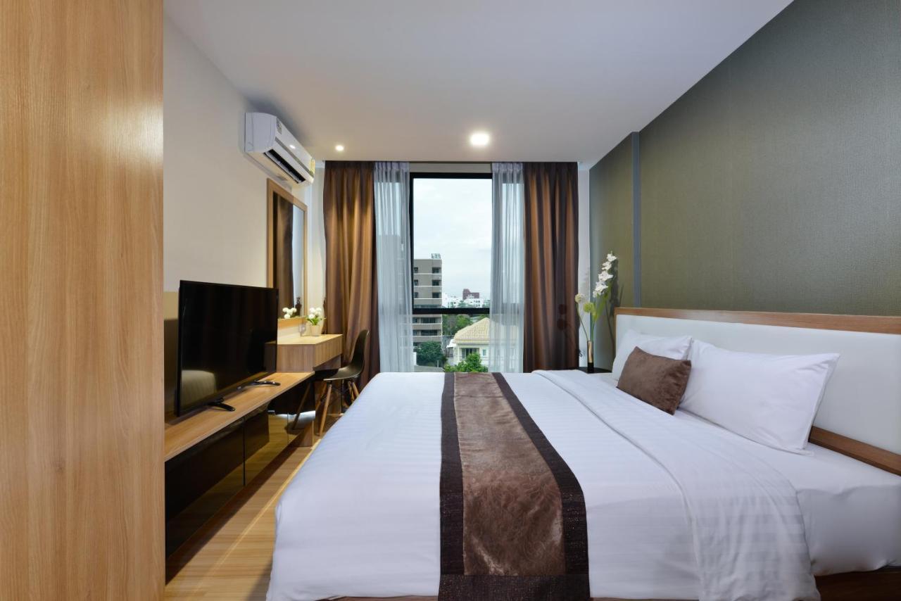 Ramada By Wyndham Bangkok Ten Ekamai Residences Екстериор снимка