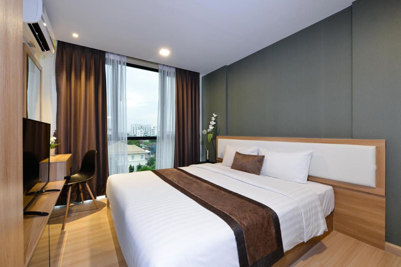 Ramada By Wyndham Bangkok Ten Ekamai Residences Екстериор снимка