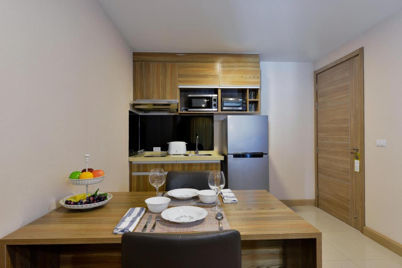Ramada By Wyndham Bangkok Ten Ekamai Residences Екстериор снимка