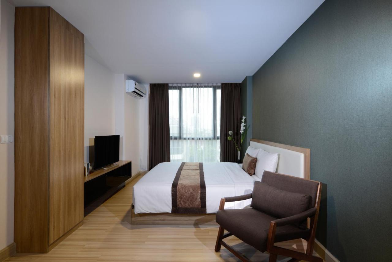 Ramada By Wyndham Bangkok Ten Ekamai Residences Екстериор снимка