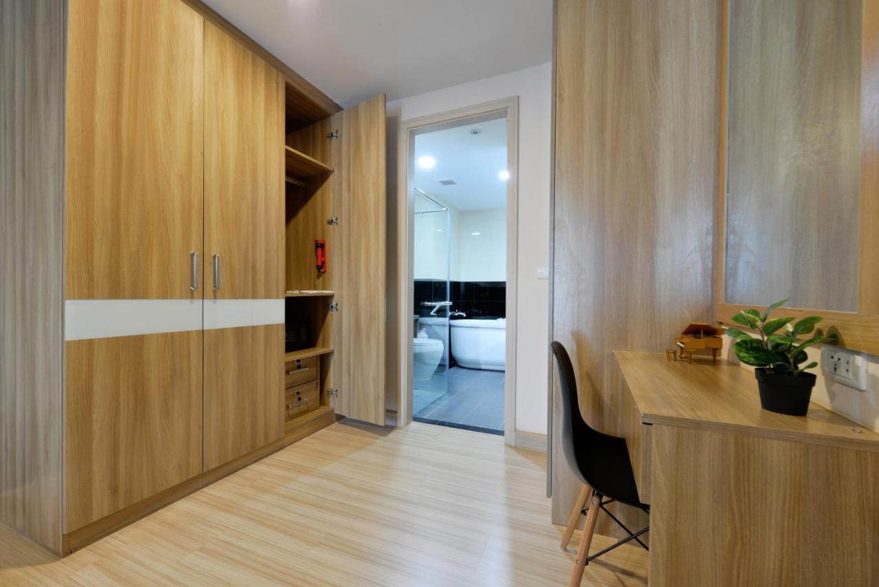 Ramada By Wyndham Bangkok Ten Ekamai Residences Екстериор снимка