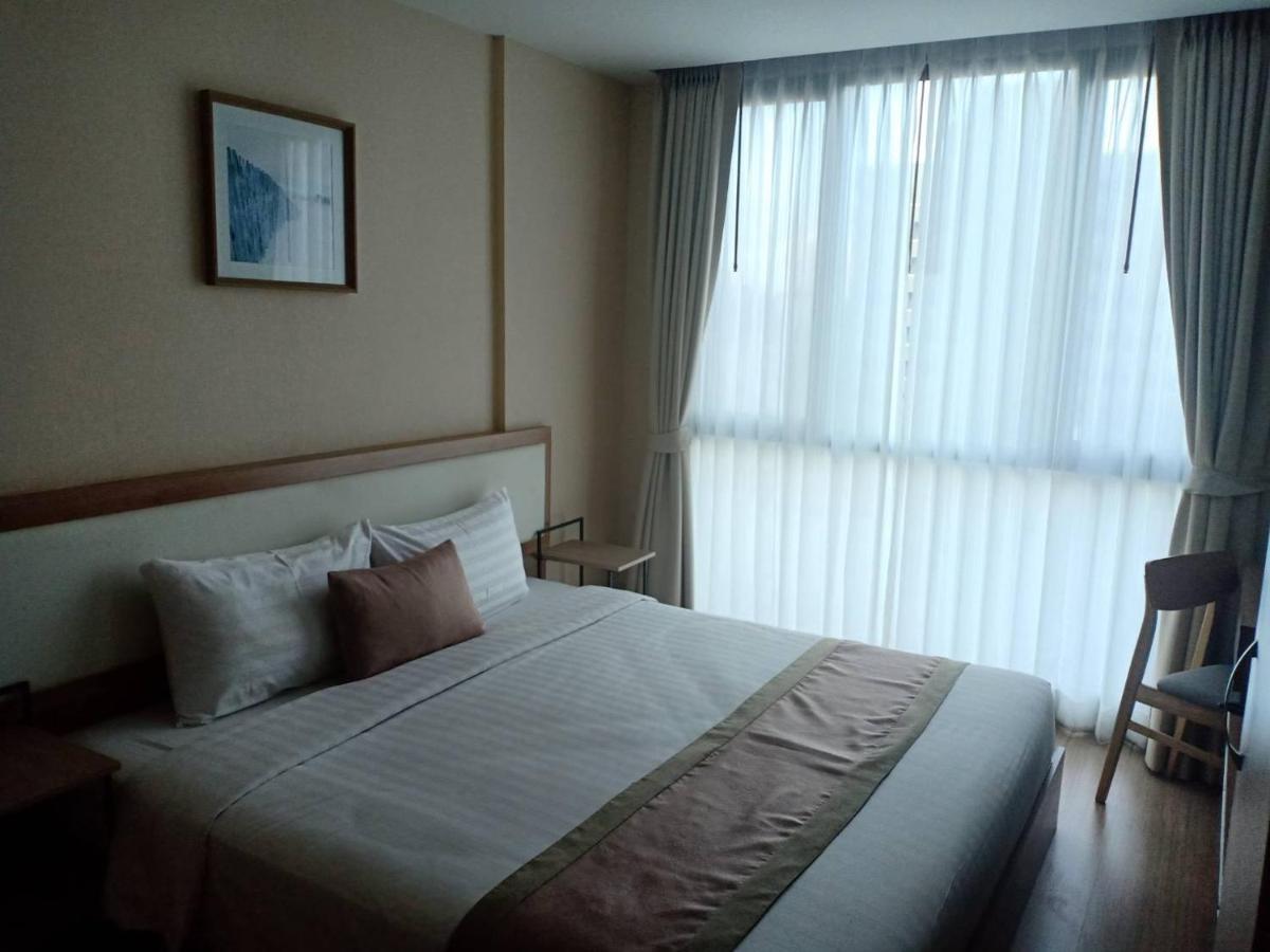 Ramada By Wyndham Bangkok Ten Ekamai Residences Екстериор снимка