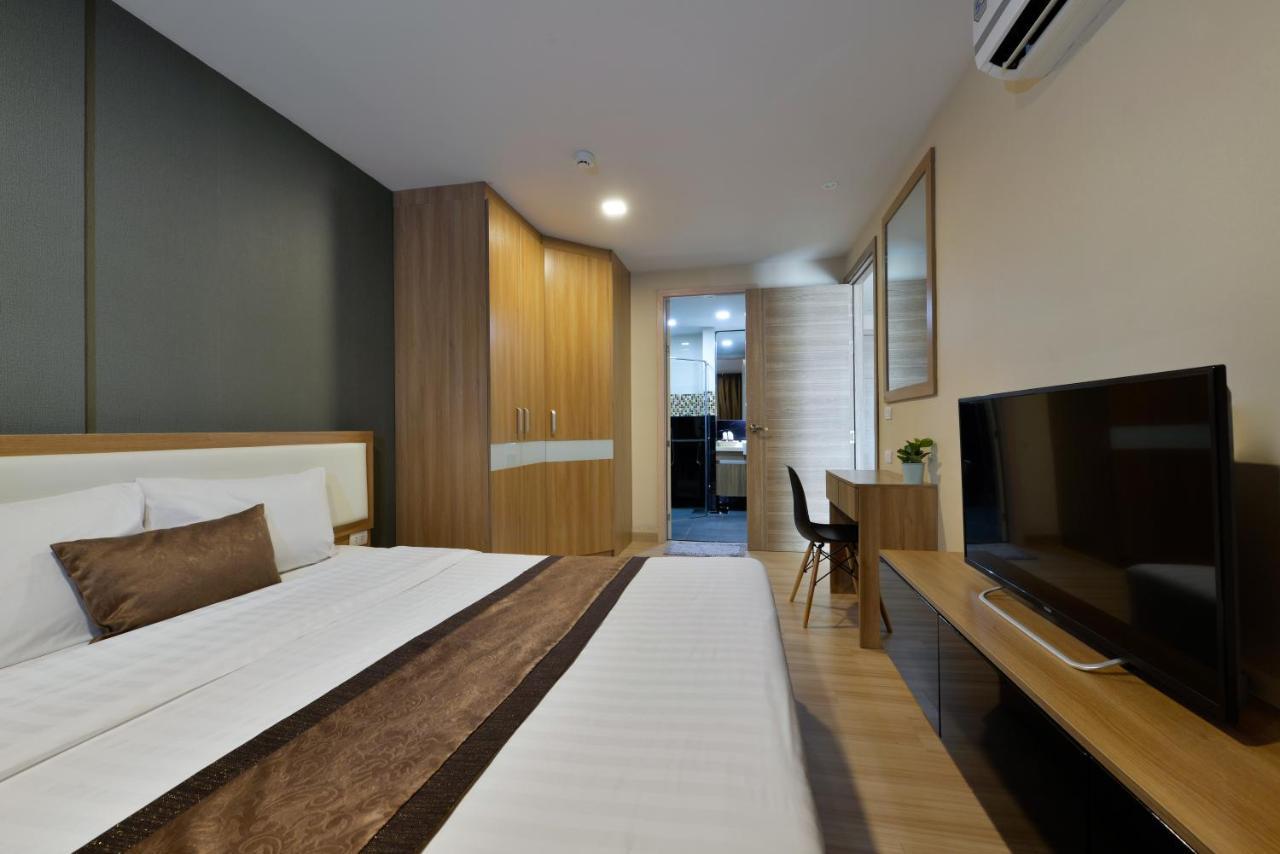 Ramada By Wyndham Bangkok Ten Ekamai Residences Екстериор снимка