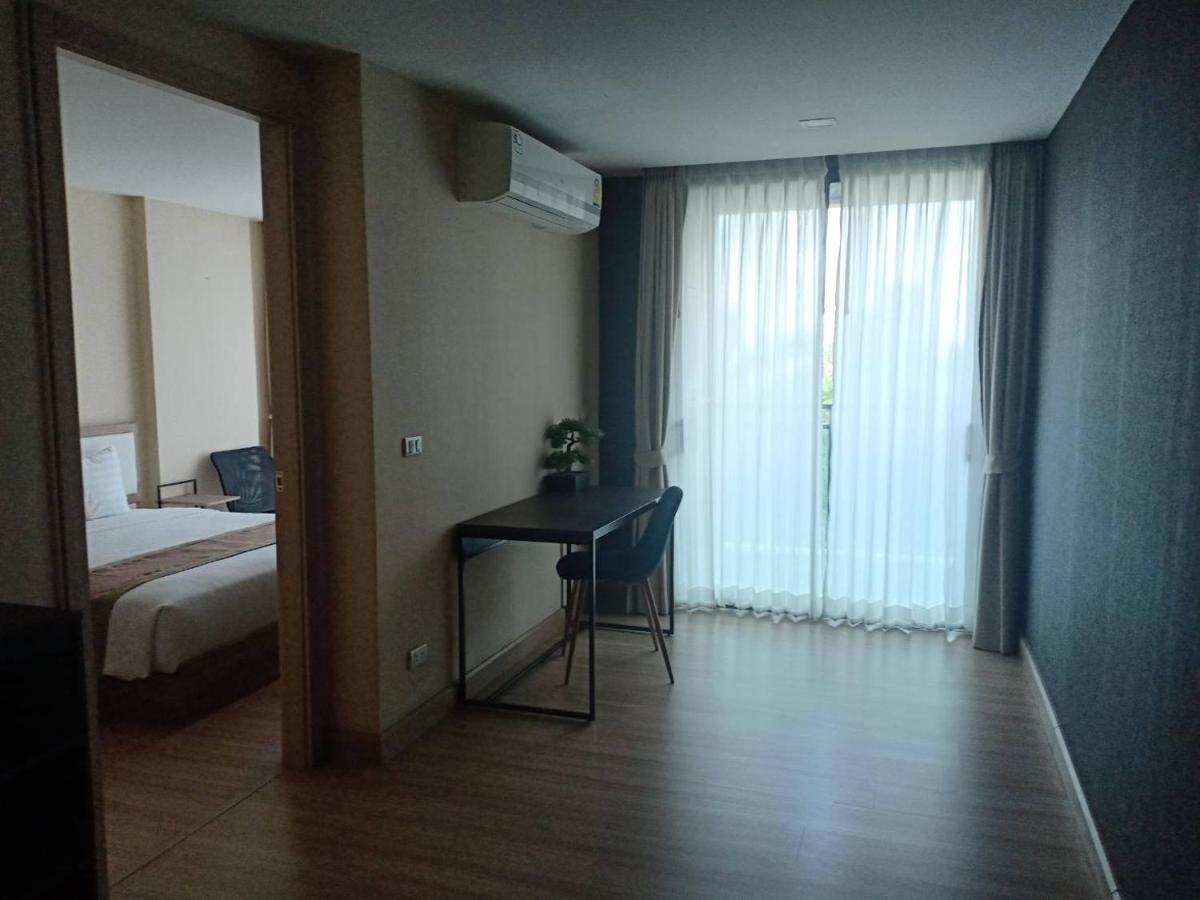 Ramada By Wyndham Bangkok Ten Ekamai Residences Екстериор снимка