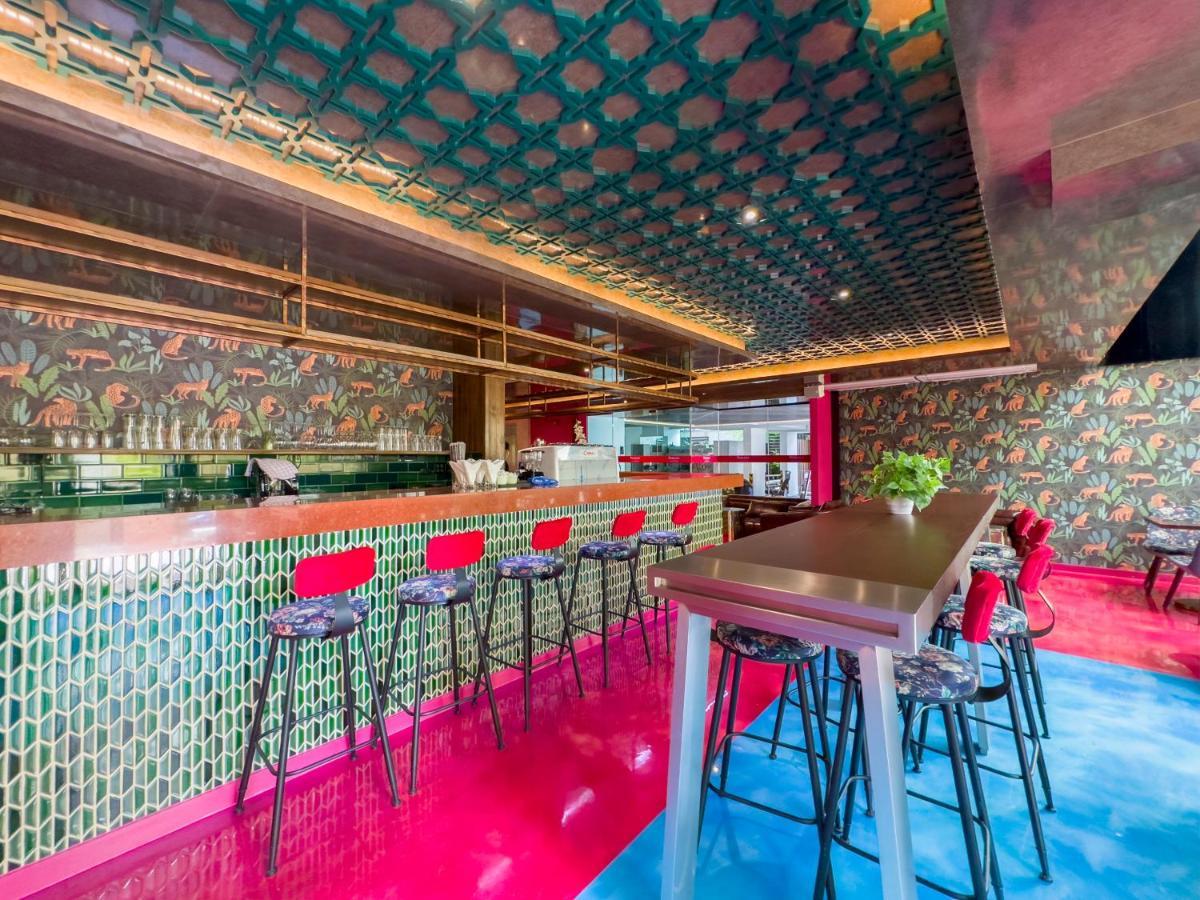 Ramada By Wyndham Bangkok Ten Ekamai Residences Екстериор снимка