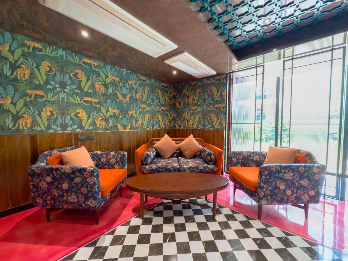 Ramada By Wyndham Bangkok Ten Ekamai Residences Екстериор снимка