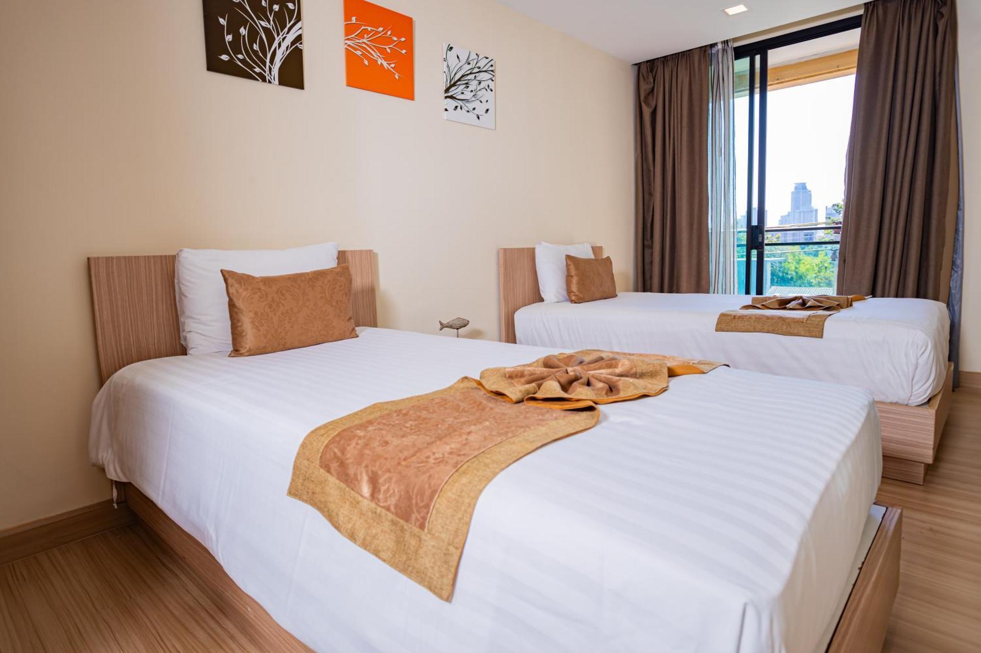 Ramada By Wyndham Bangkok Ten Ekamai Residences Екстериор снимка