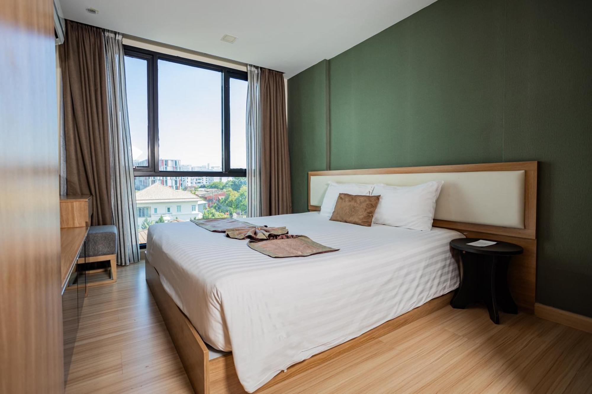 Ramada By Wyndham Bangkok Ten Ekamai Residences Екстериор снимка