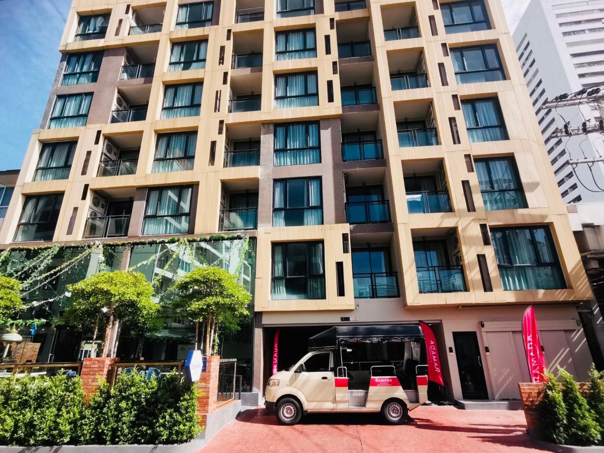 Ramada By Wyndham Bangkok Ten Ekamai Residences Екстериор снимка