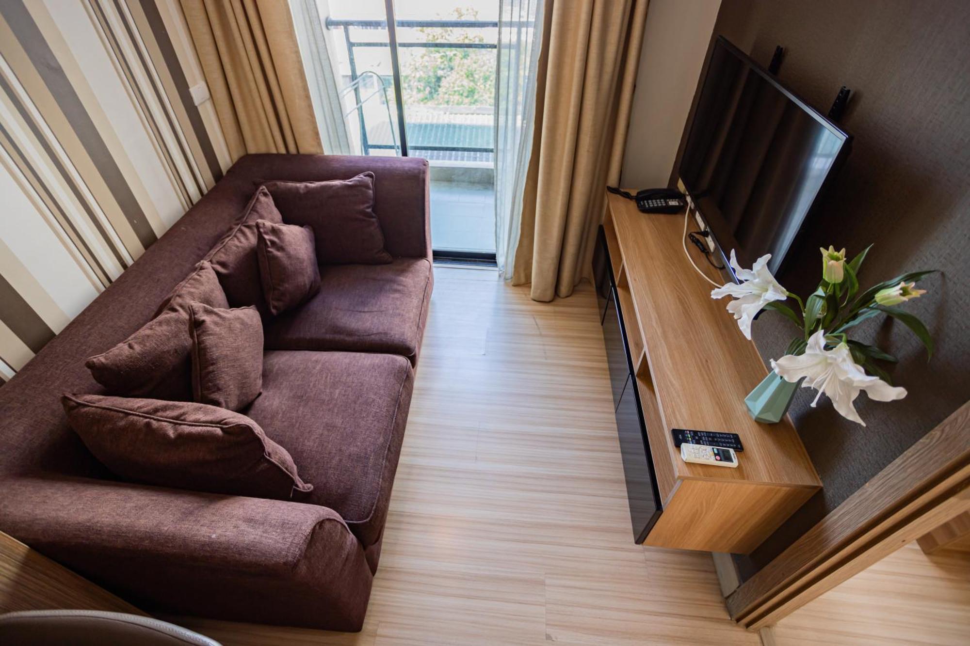 Ramada By Wyndham Bangkok Ten Ekamai Residences Екстериор снимка
