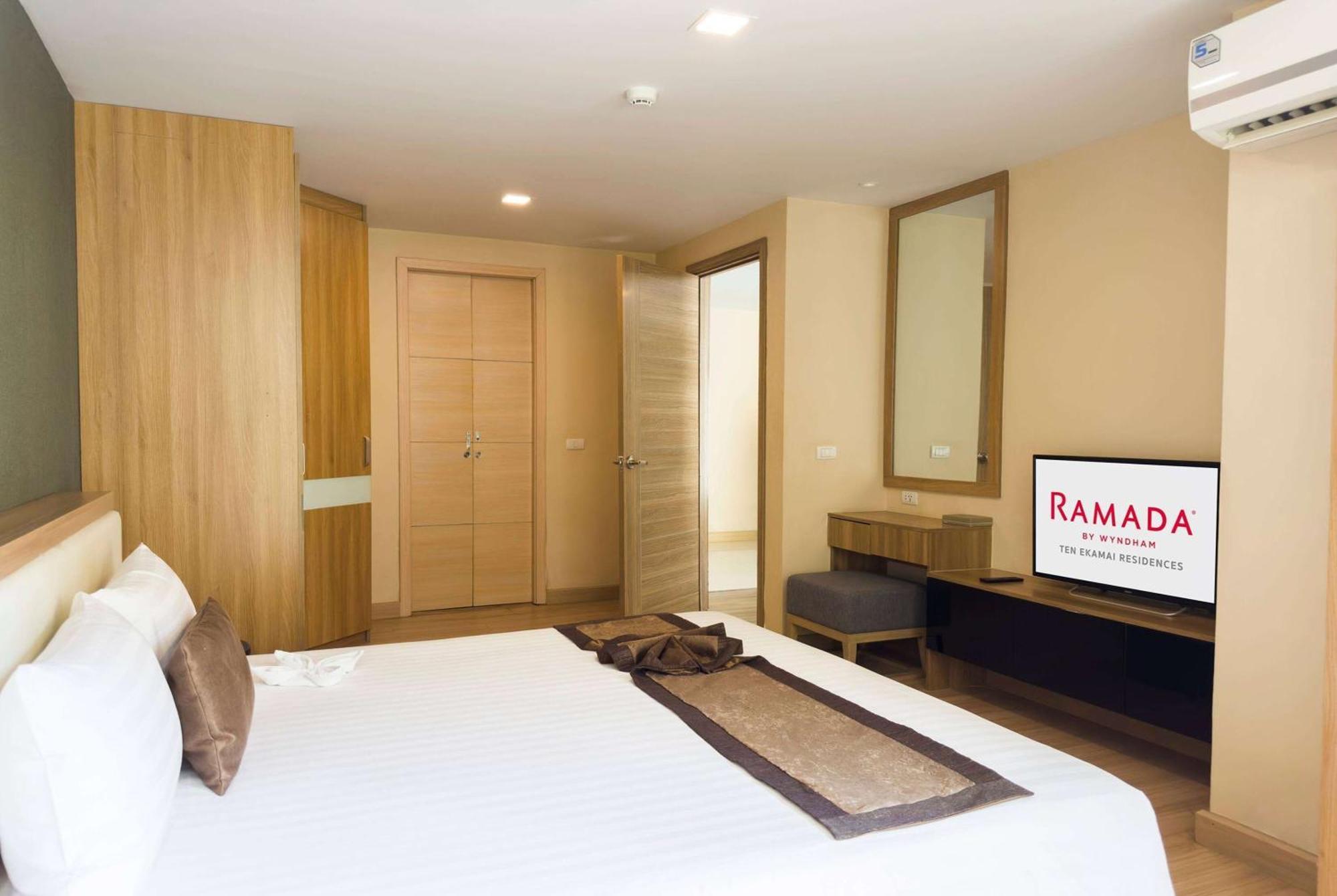 Ramada By Wyndham Bangkok Ten Ekamai Residences Екстериор снимка
