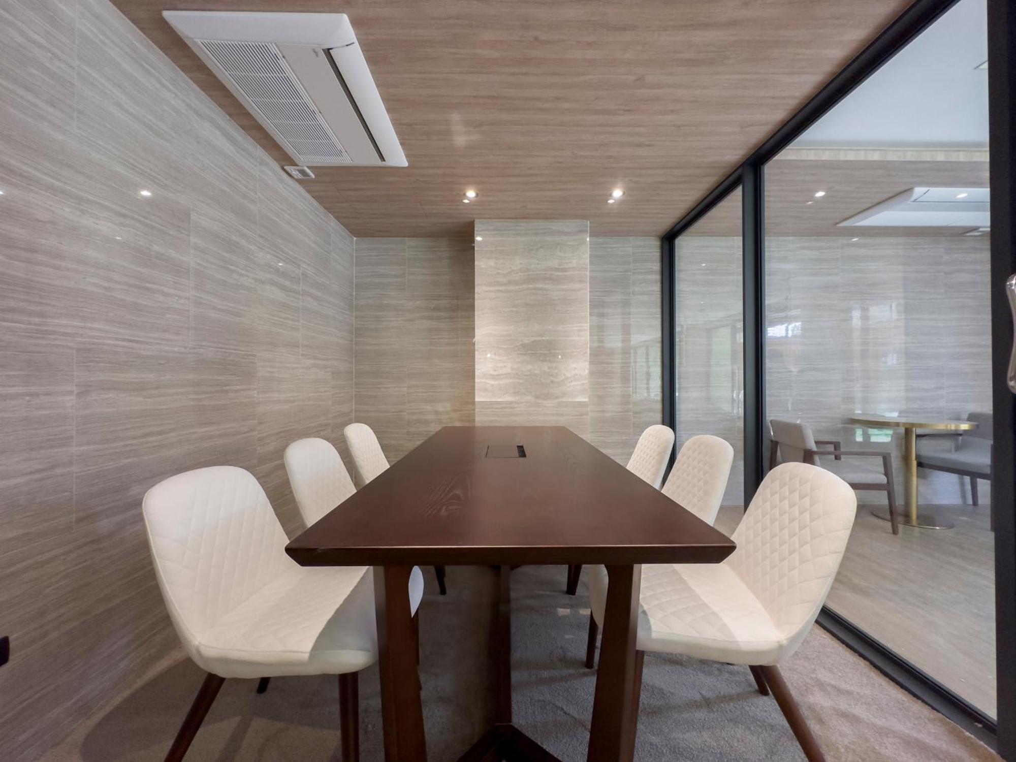 Ramada By Wyndham Bangkok Ten Ekamai Residences Екстериор снимка